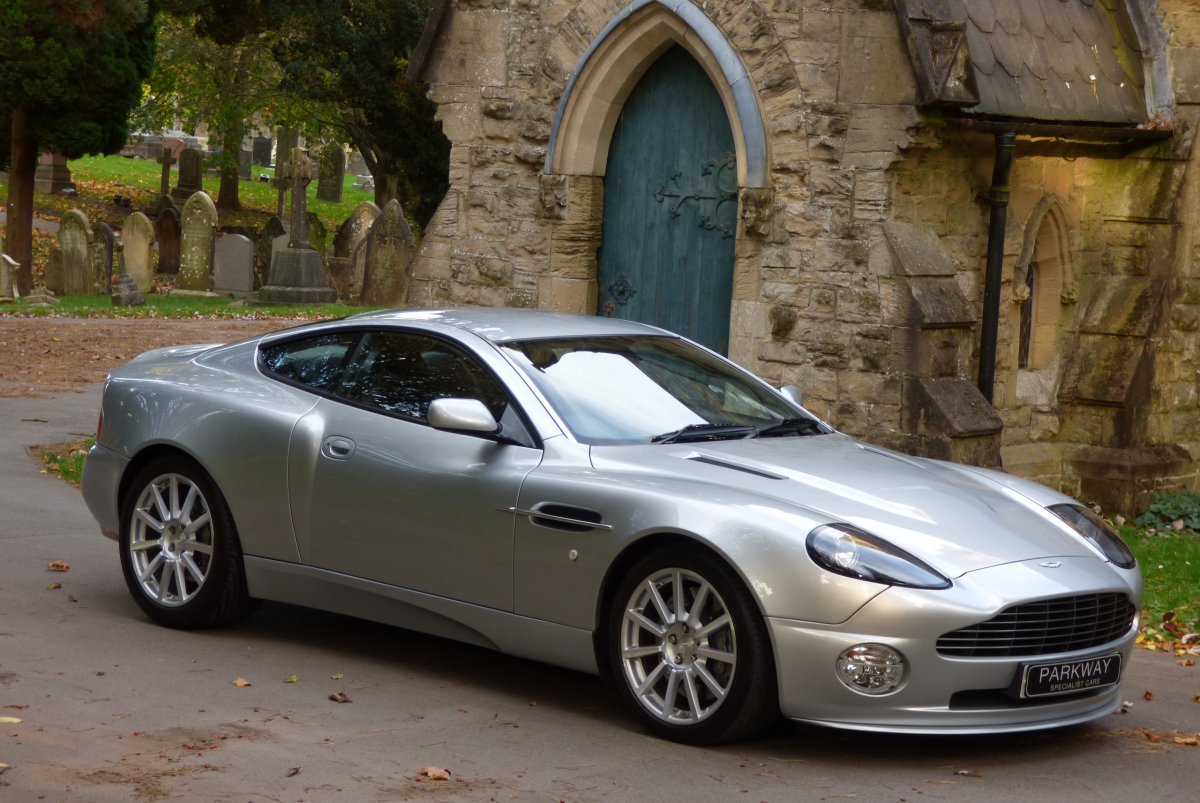 Uncompromising Power: The 2005 Aston Martin Vanquish S