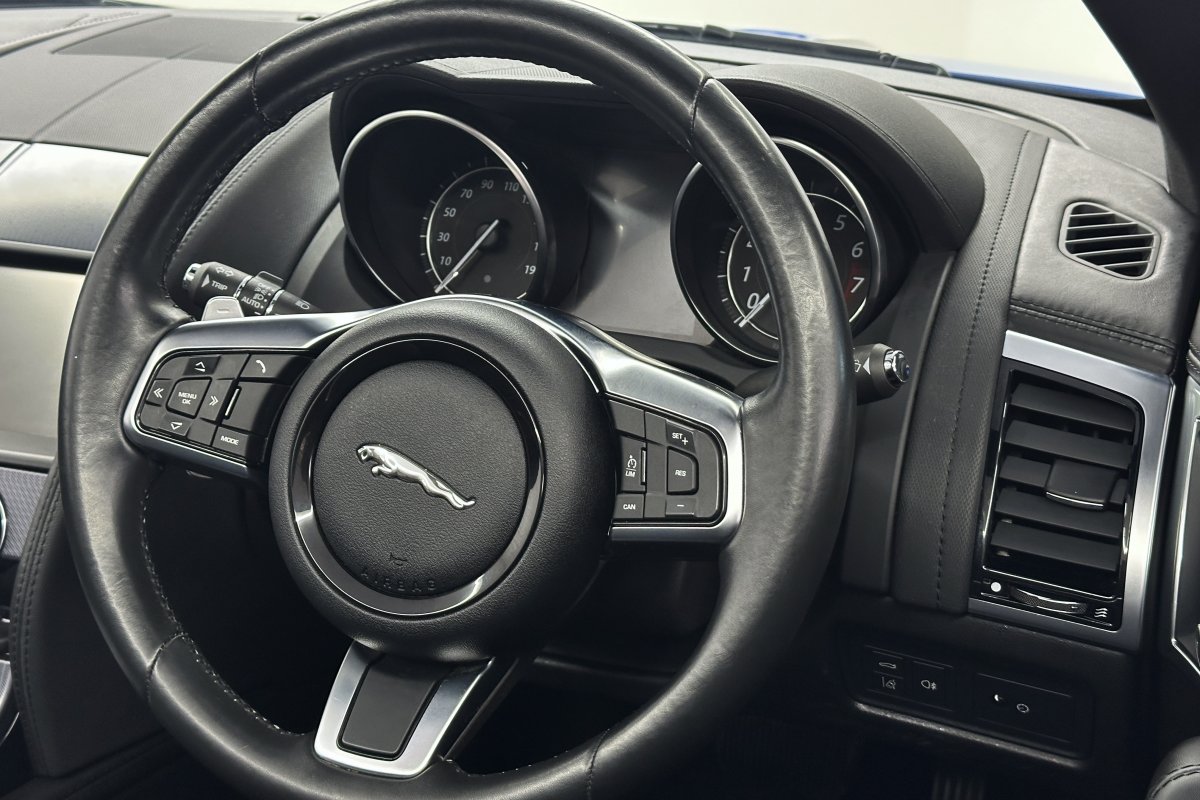 JAGUAR F-TYPE 2.0 P300 CONVERTIBLE