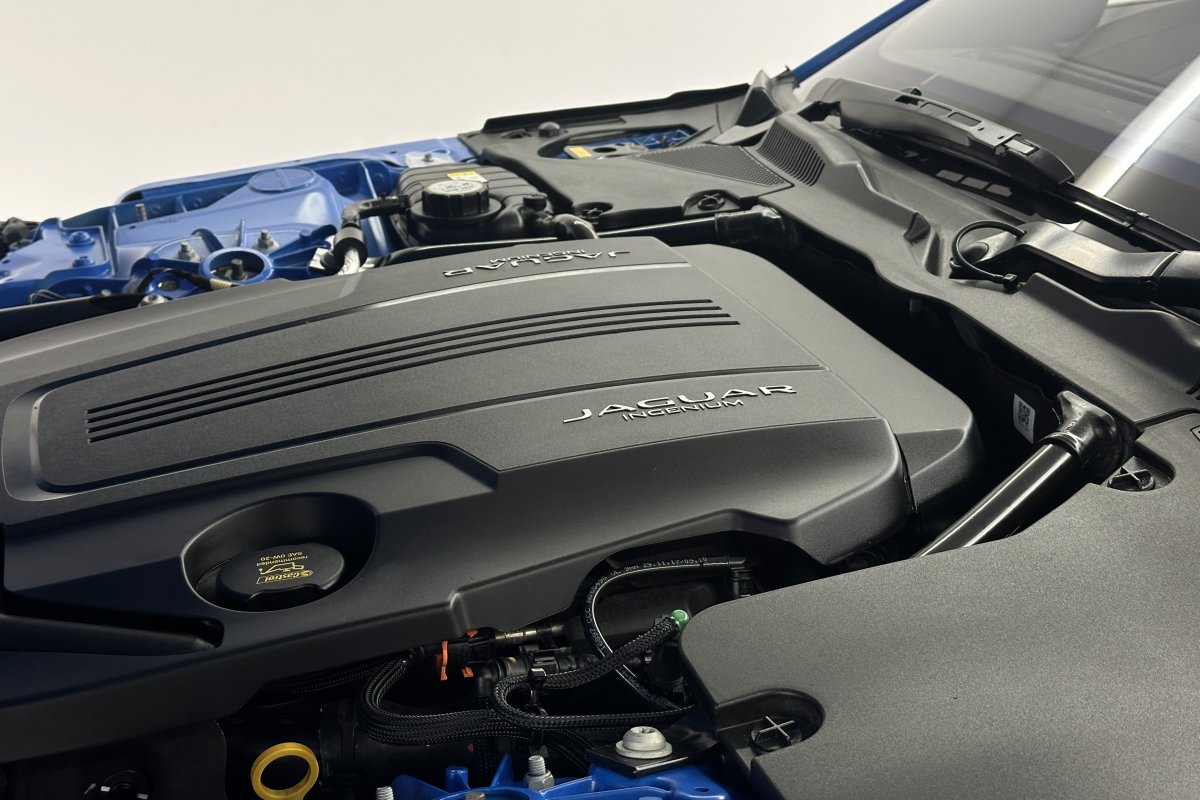 JAGUAR F-TYPE 2.0 P300 CONVERTIBLE