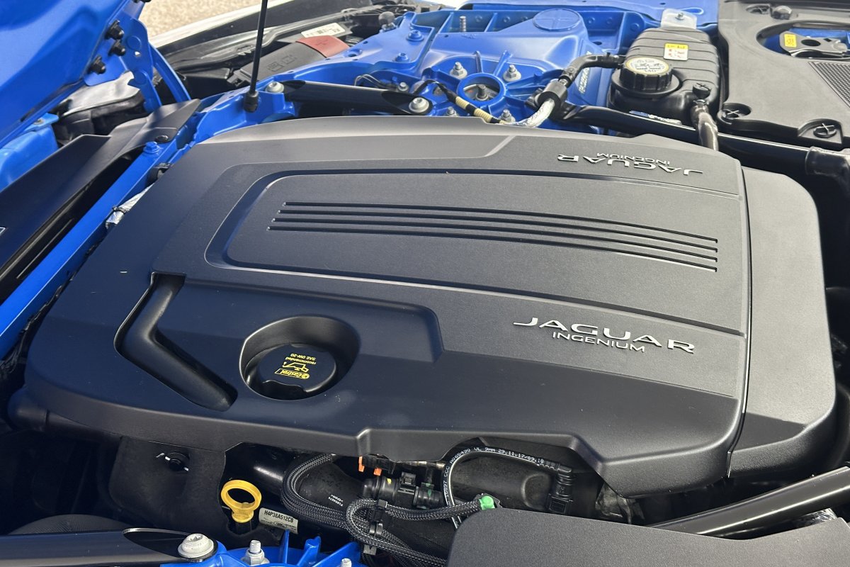 JAGUAR F-TYPE 2.0 P300 CONVERTIBLE