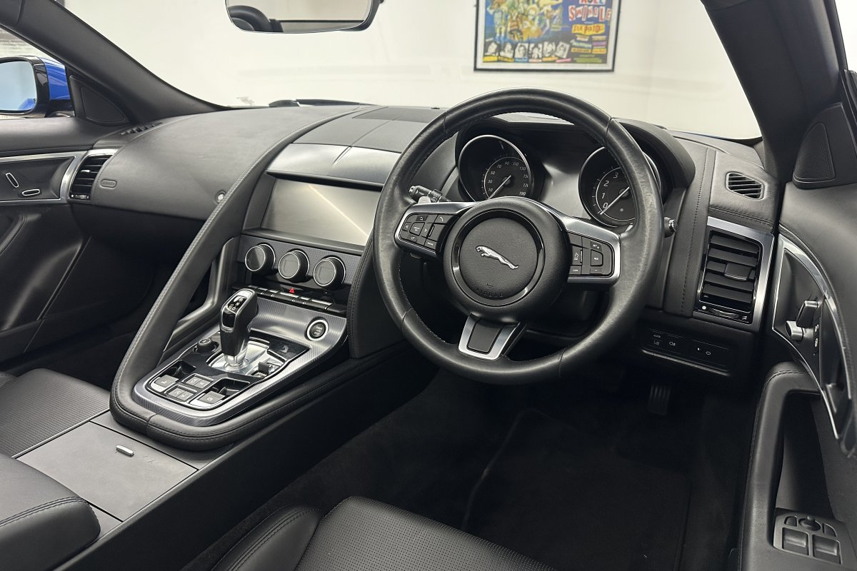 JAGUAR F-TYPE 2.0 P300 CONVERTIBLE