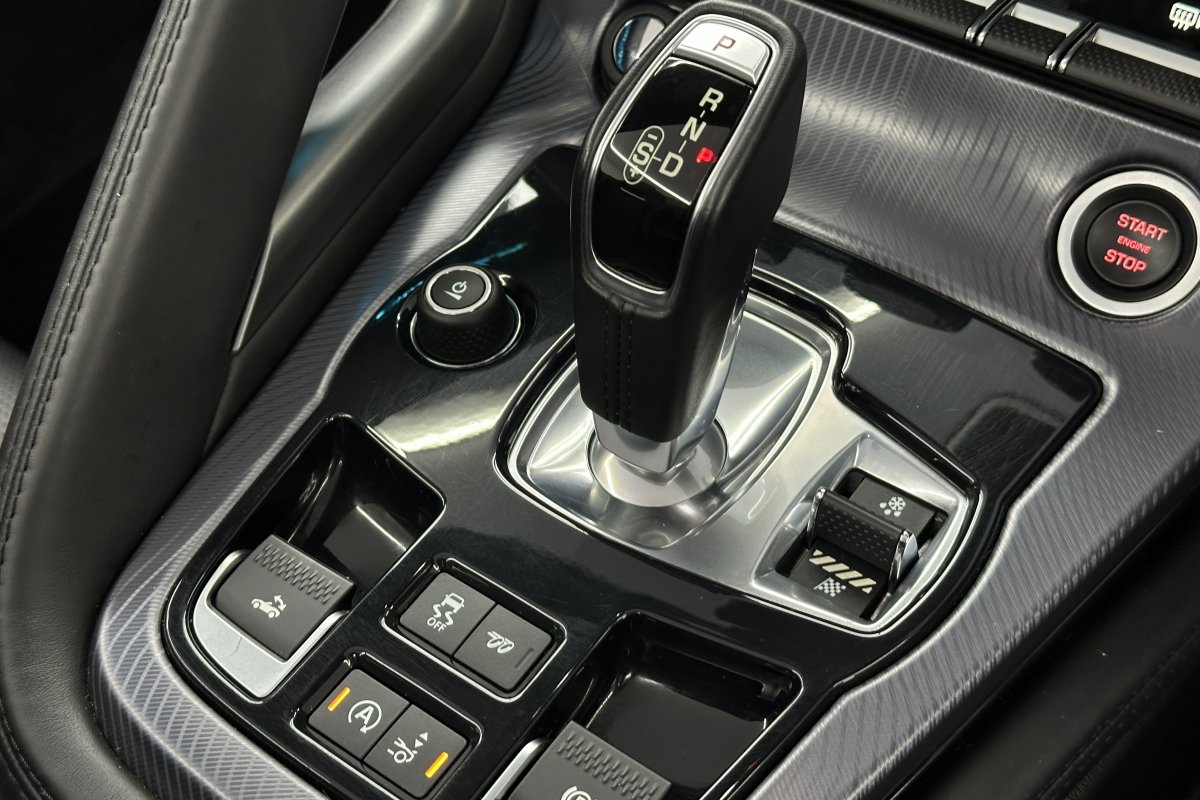 JAGUAR F-TYPE 2.0 P300 CONVERTIBLE