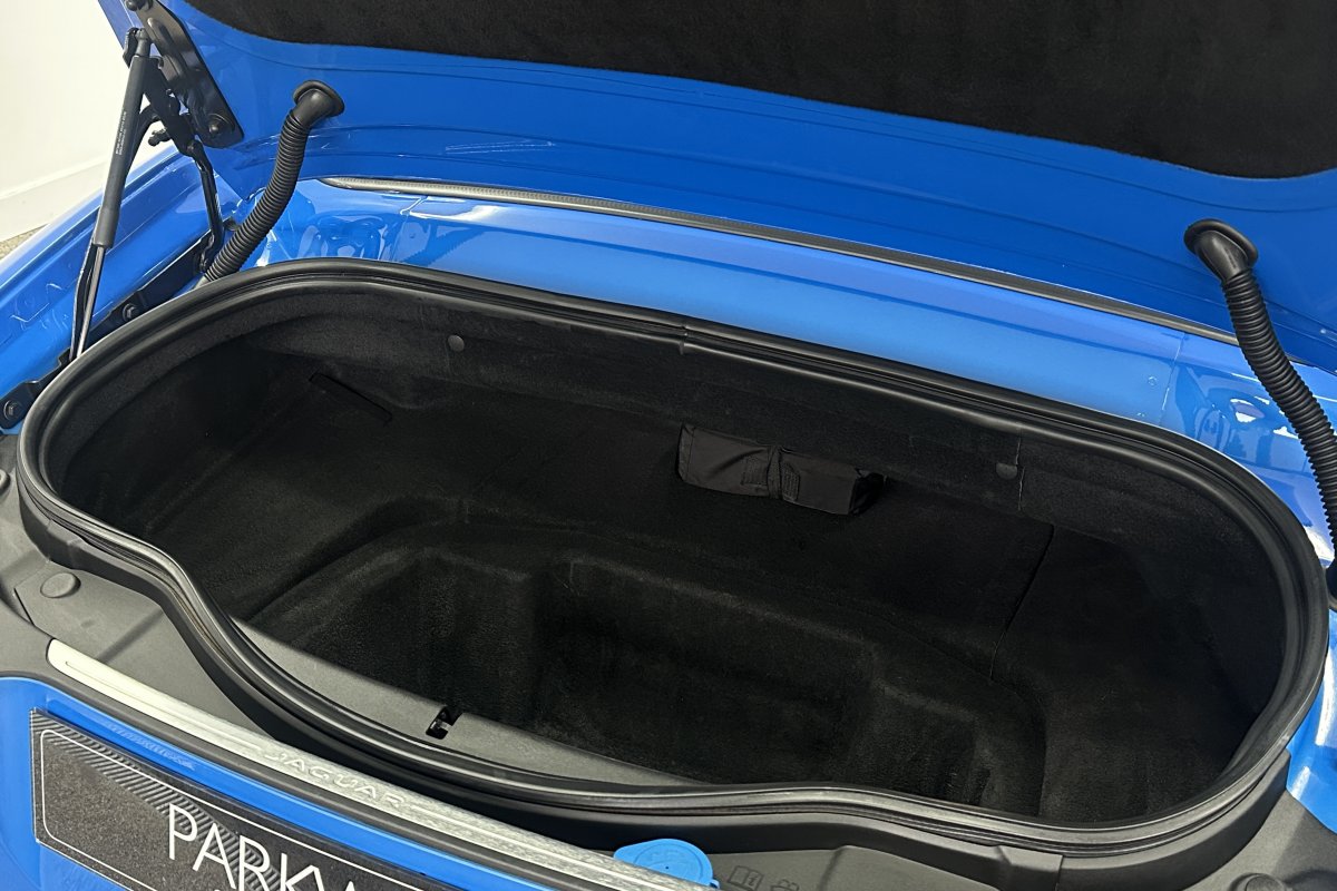 JAGUAR F-TYPE 2.0 P300 CONVERTIBLE