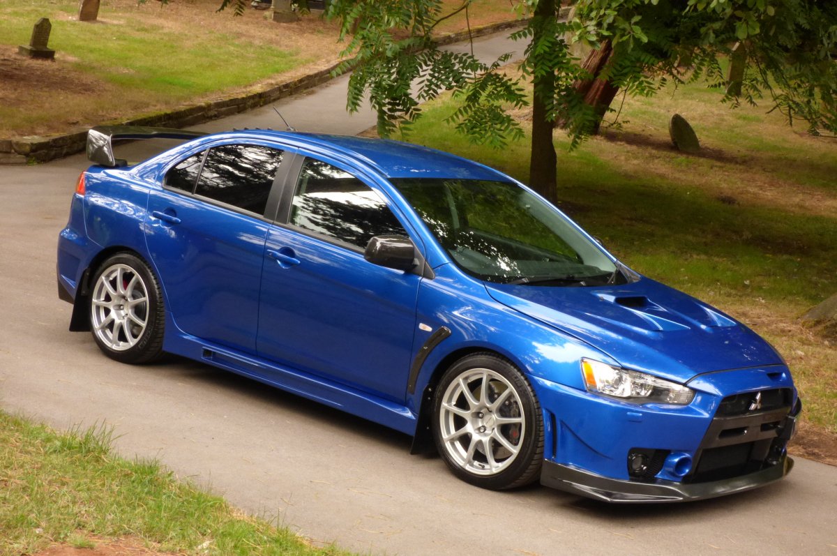 mitsubishi evo x blue