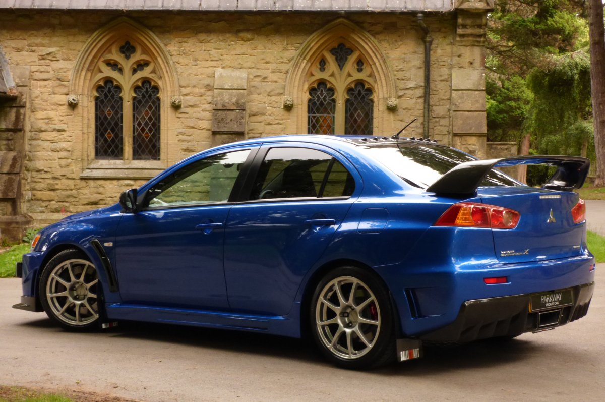 mitsubishi evo x blue