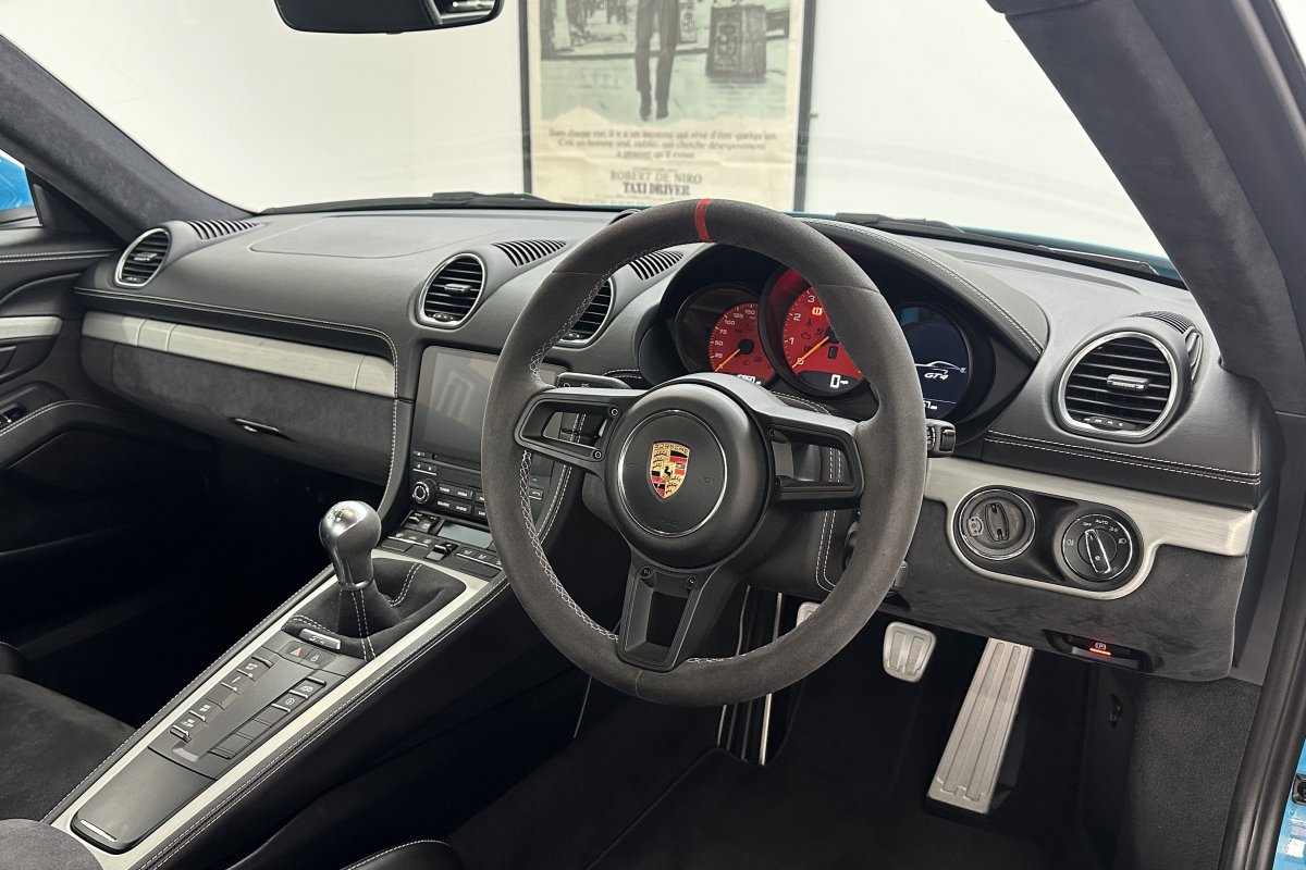 PORSCHE 718 CAYMAN GT4 MANUAL