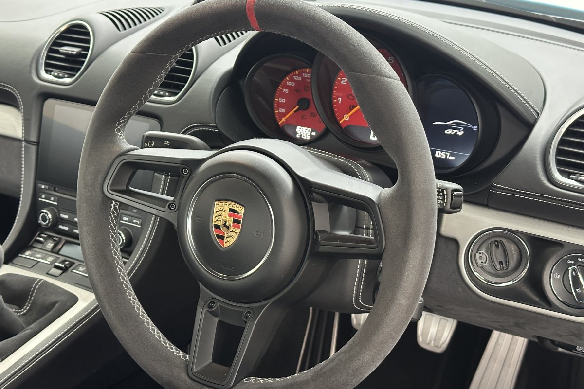 PORSCHE 718 CAYMAN GT4 MANUAL