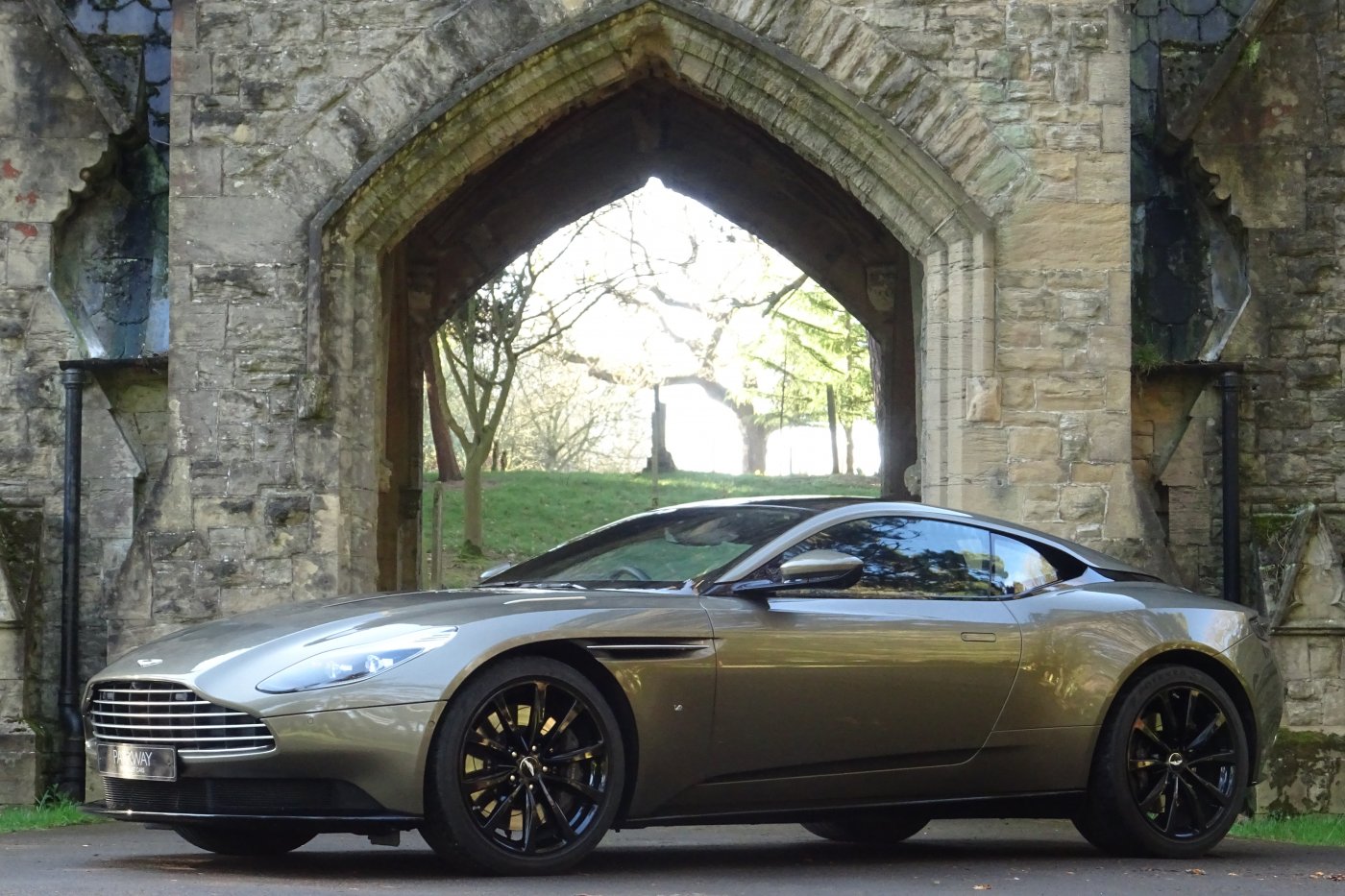 http://www.parkwayspecialistcars.co.uk/uploads/product/zoom_ASTON_MARTIN_DB11_V12_COUPE_2DR_AUTO_26.jpg