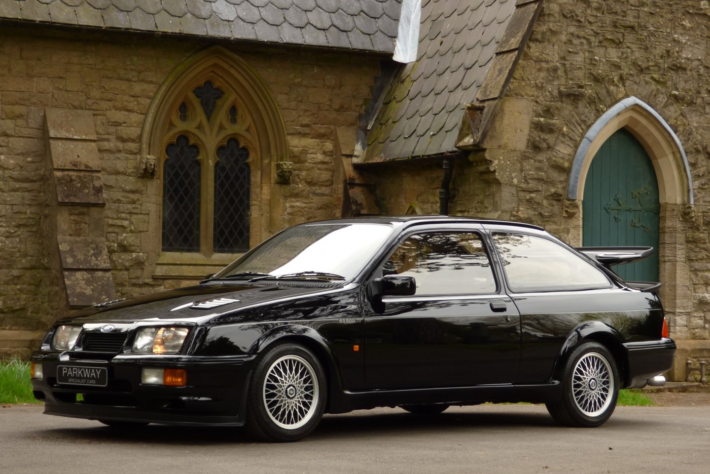 http://www.parkwayspecialistcars.co.uk/uploads/product/zoom_FORD_SIERRA_RS500_COSWORTH_36.jpg