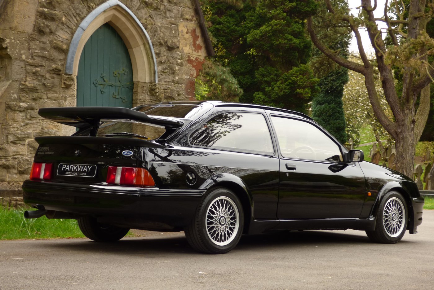 http://www.parkwayspecialistcars.co.uk/uploads/product/zoom_FORD_SIERRA_RS500_COSWORTH_37.jpg