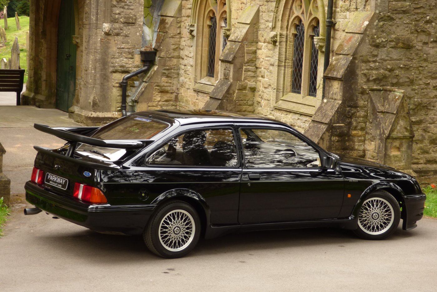 http://www.parkwayspecialistcars.co.uk/uploads/product/zoom_FORD_SIERRA_RS500_COSWORTH_39.jpg