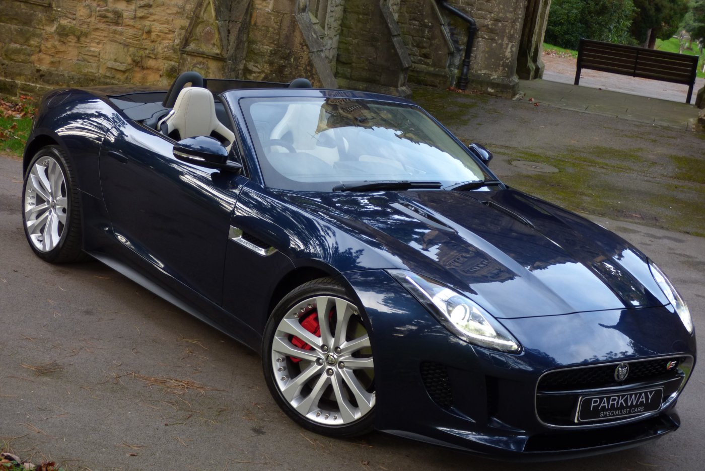 http://www.parkwayspecialistcars.co.uk/uploads/product/zoom_JAGUAR_F_TYPE_5.0_SC_CONVERTIBLE_2DR_1.jpg