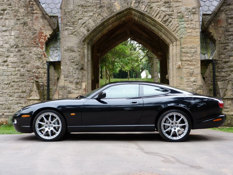 JAGUAR XKR SUPERCHARGED 2DR AUTO Parkway