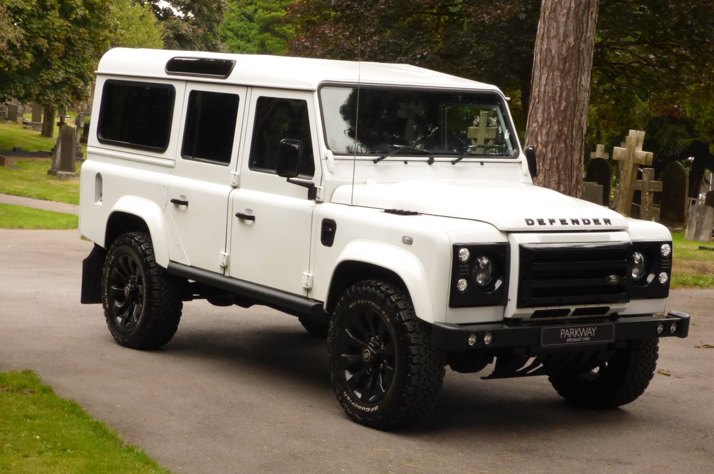 LAND ROVER DEFENDER 2.2 TD 110 XS 5DR