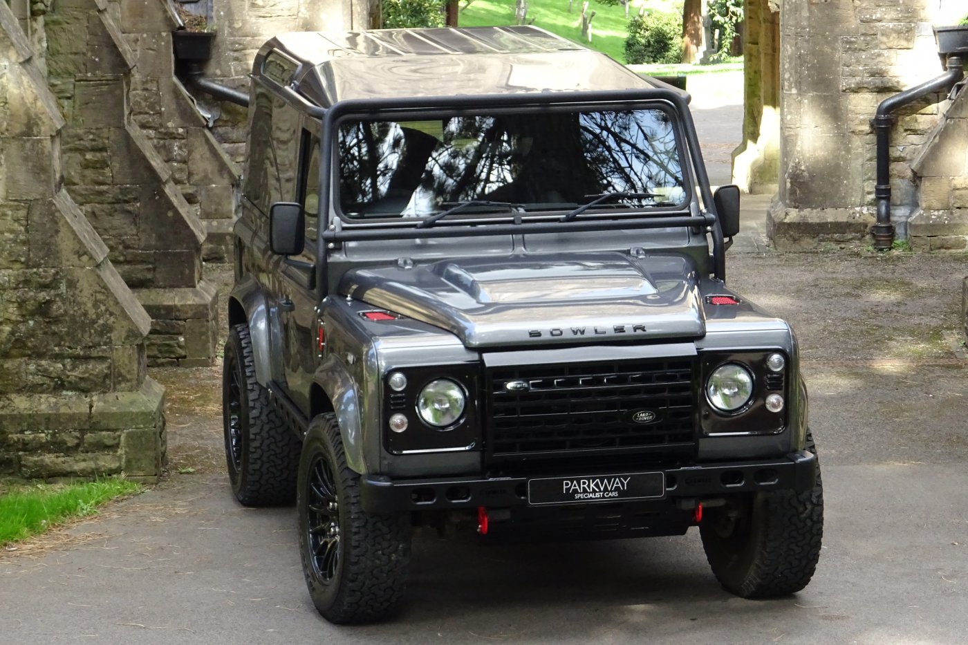 LAND ROVER DEFENDER 90 XS BOWLER FAST ROAD