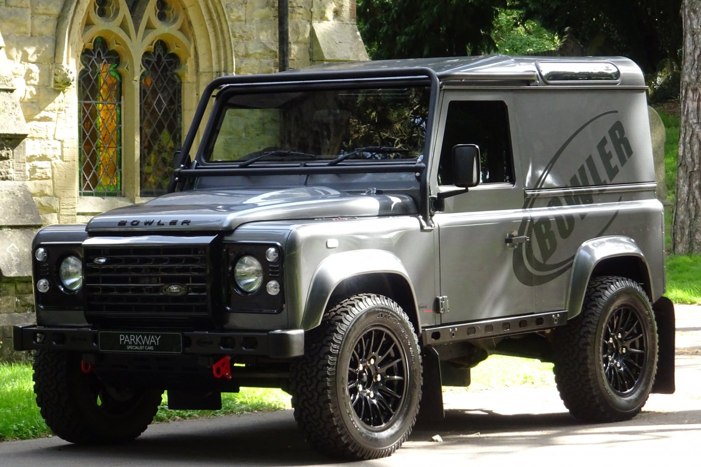 LAND ROVER DEFENDER 90 XS BOWLER FAST ROAD