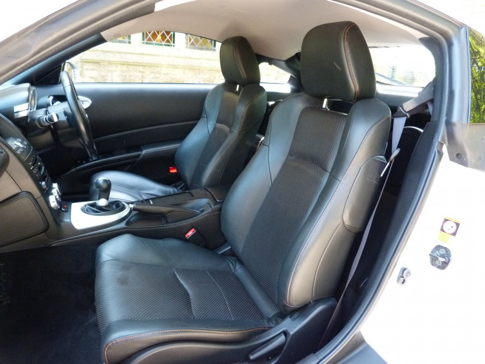 Do nissan 350z have back seats #5