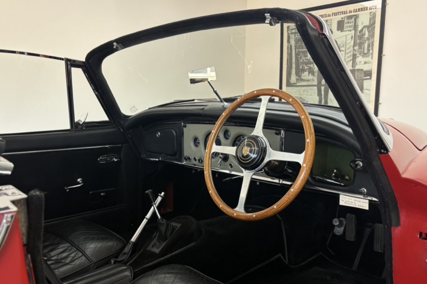 Interior 10