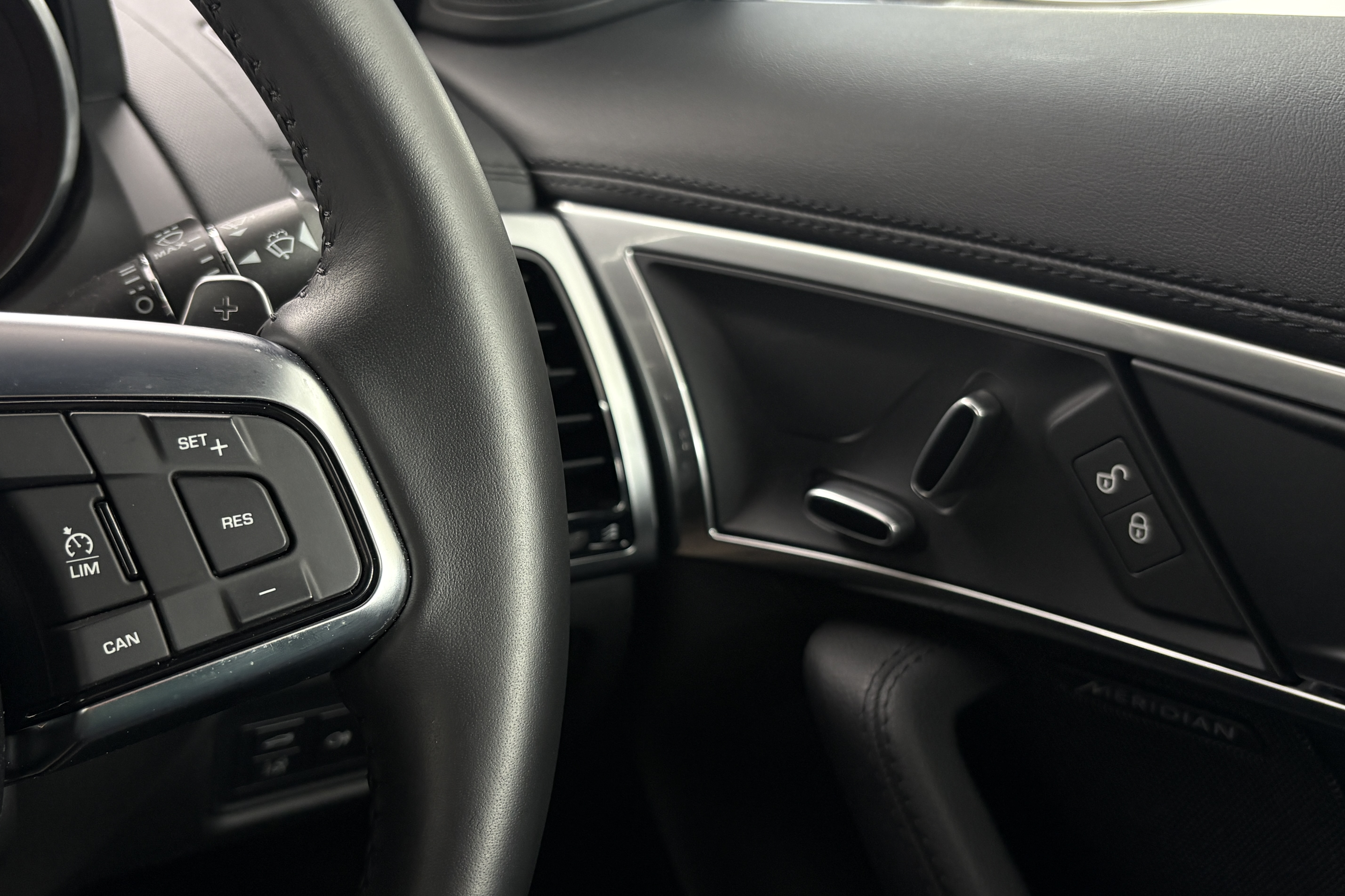 Interior 8