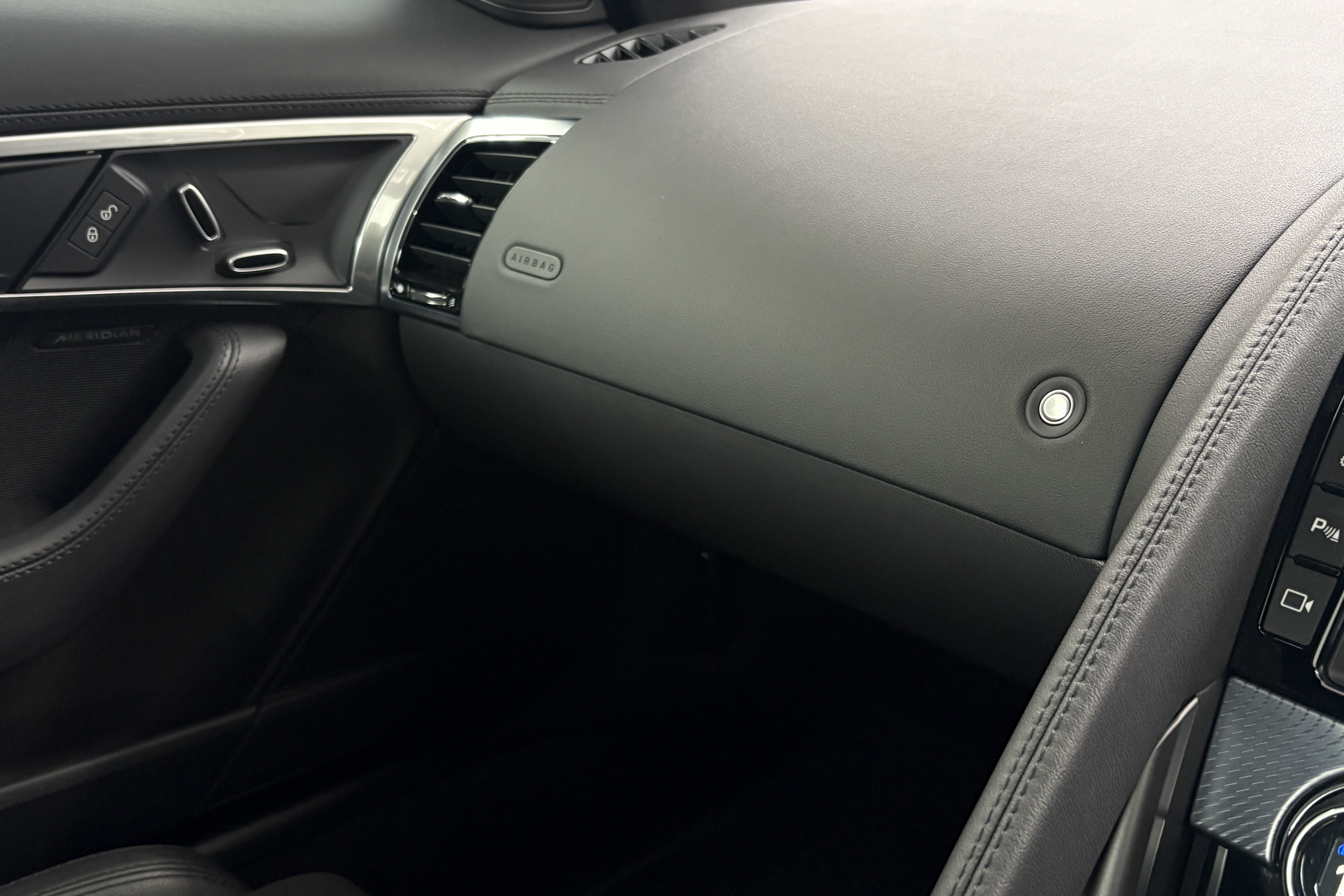 Interior 7
