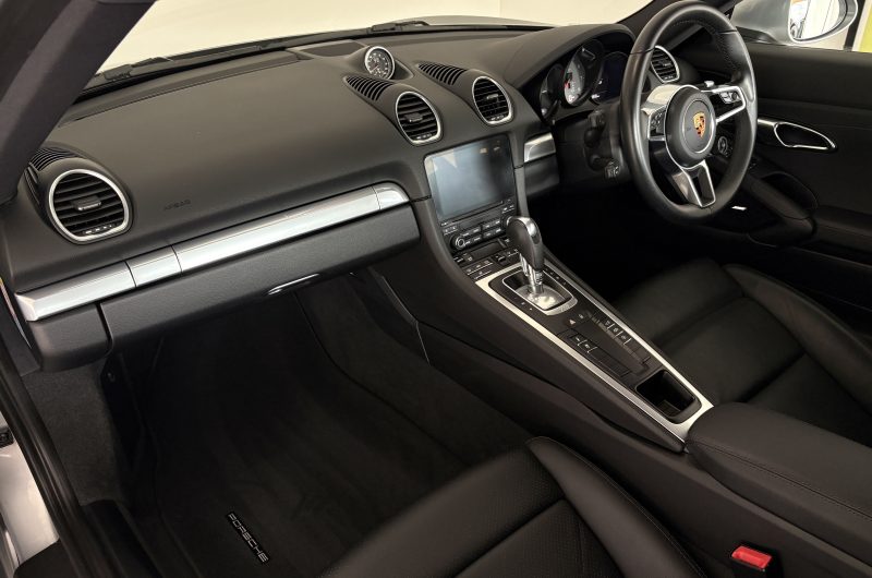 Interior 8