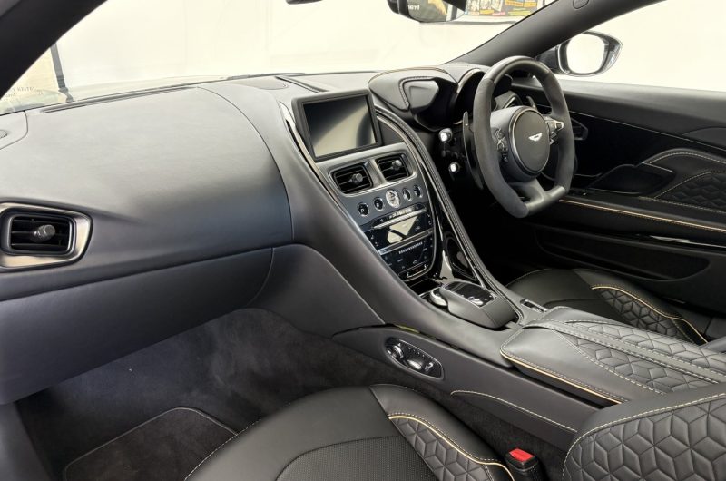 Interior 6
