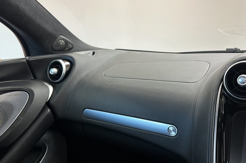 Interior 10