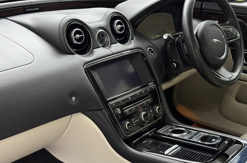 Interior 6
