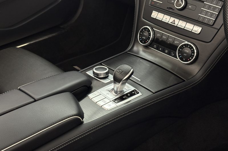 Interior 12