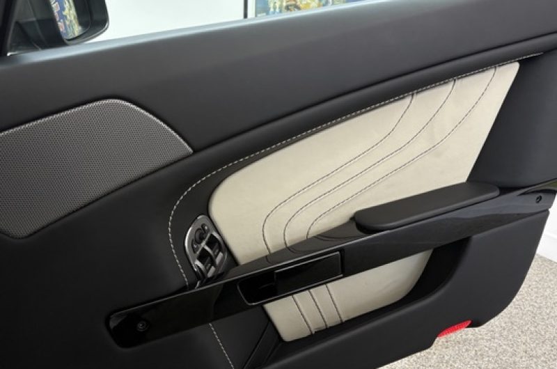 Interior 8