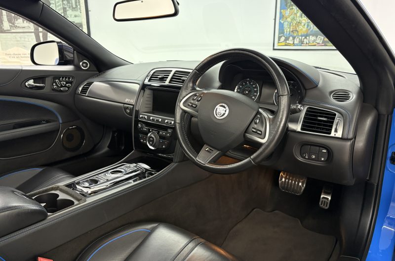 Interior 5