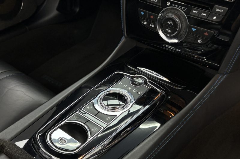 Interior 4