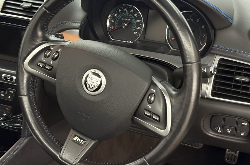 Interior 8