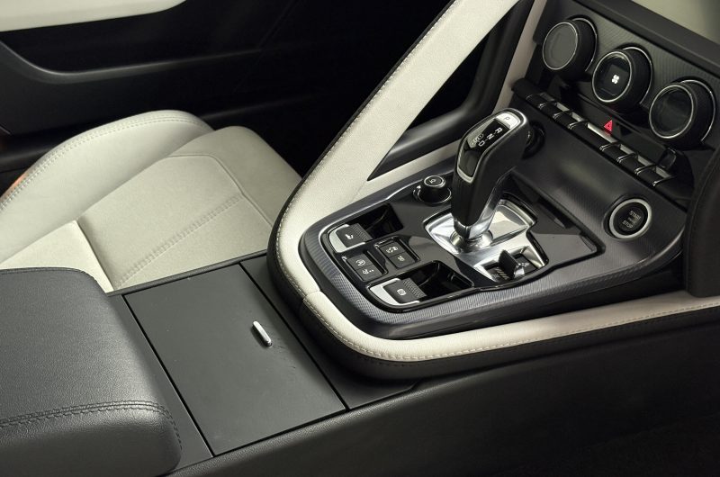 Interior 6