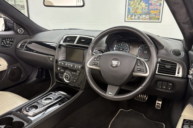 Interior 6