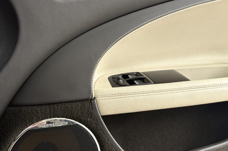 Interior 13