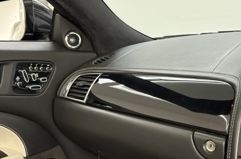Interior 5