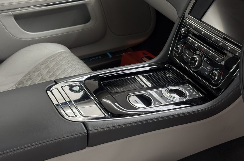 Interior 9
