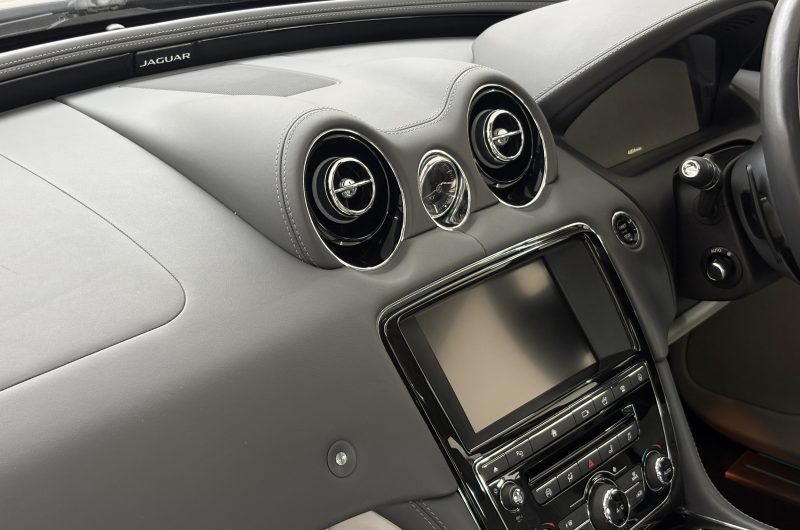 Interior 8