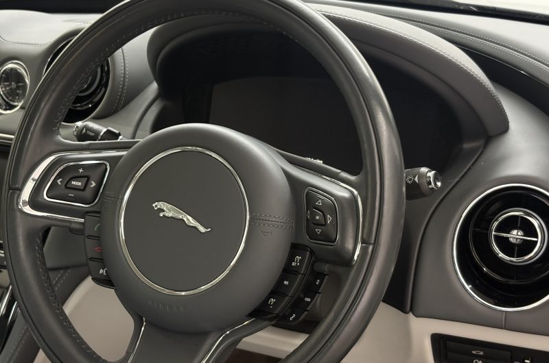Interior 5
