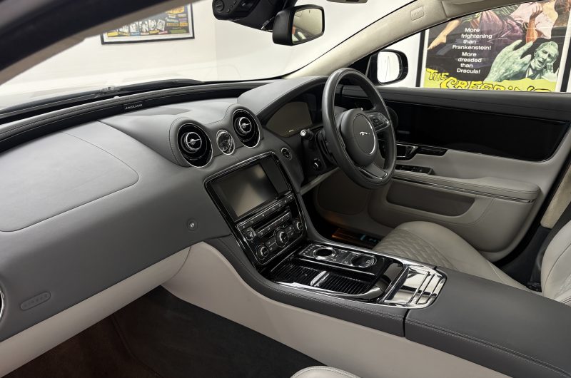 Interior 15