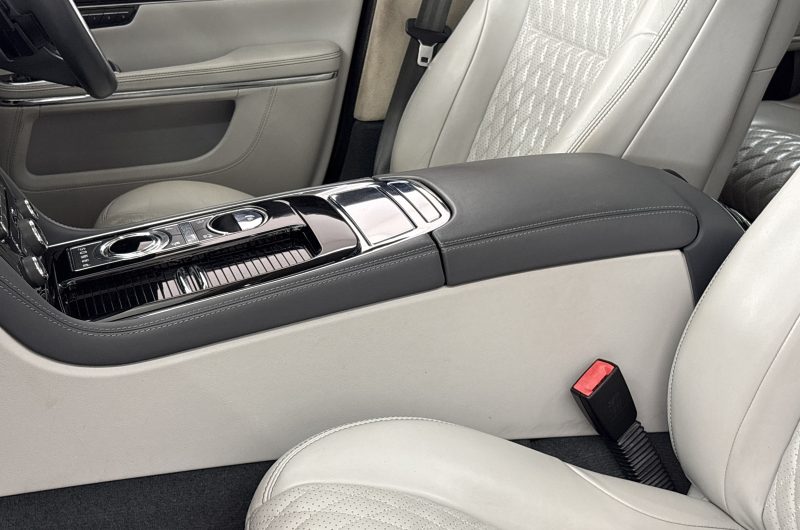 Interior 11
