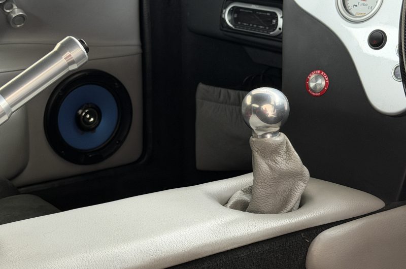 Interior 8