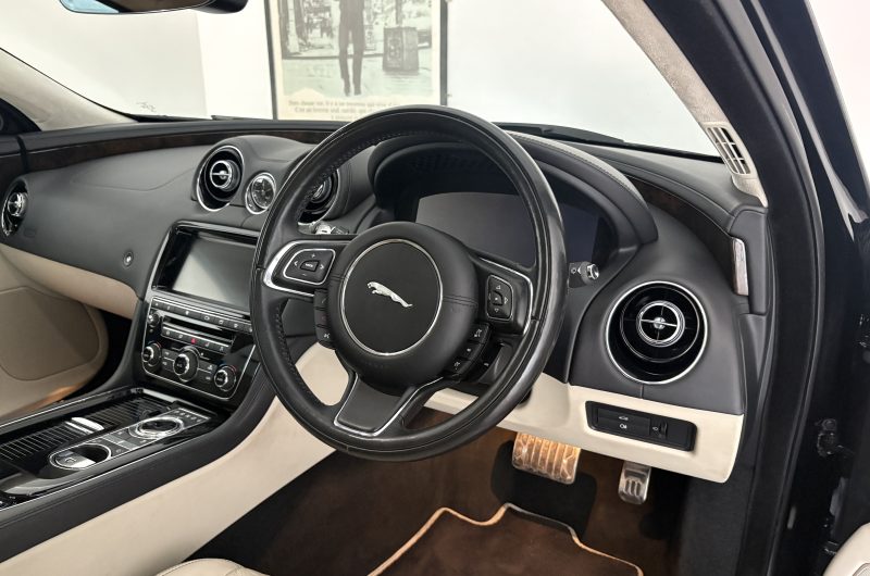 Interior 16