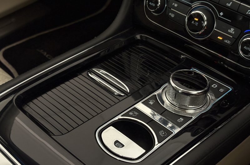 Interior 6