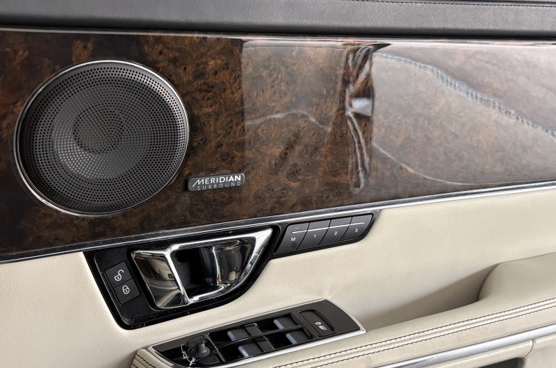 Interior 8