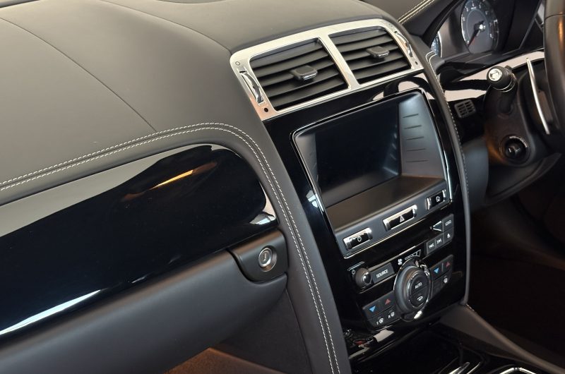 Interior 5