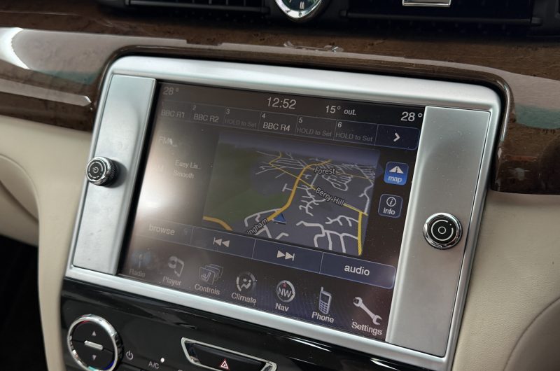 Interior 8