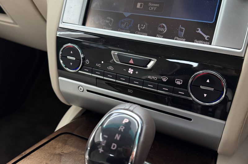 Interior 7