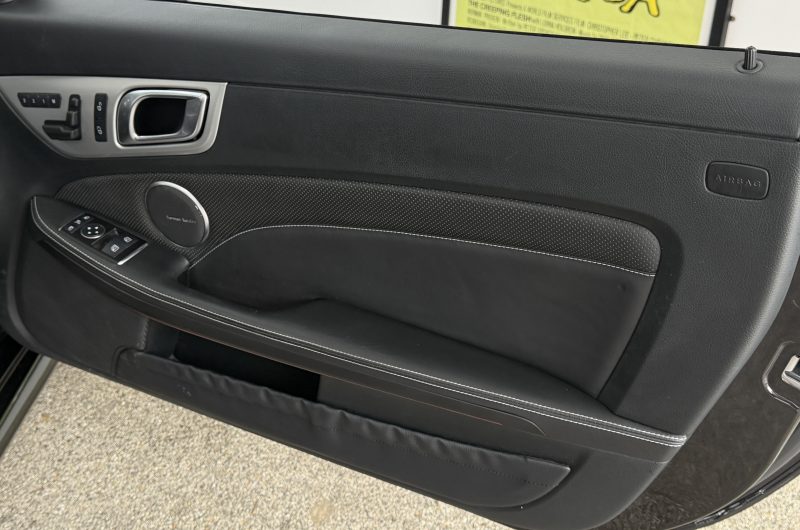 Interior 17